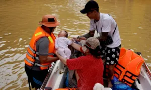 Cứu trợ lương thực, đưa bệnh nhân thoát khỏi vùng cô lập Cứu trợ lương thực, đưa bệnh nhân thoát khỏi vùng cô lập