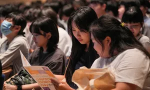 Du học sinh Hong Kong 'vỡ mộng' vì tìm việc Du học sinh Hong Kong 'vỡ mộng' vì tìm việc