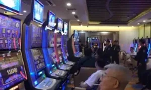 'Sòng bạc triệu USD 10 người đánh nhiều nhất chỉ một người thắng 93.66 USD' 'Sòng bạc triệu USD 10 người đánh nhiều nhất chỉ một người thắng 93.66 USD'