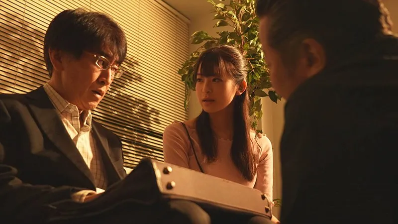 ông chồng vay nợ anh em xã hội, cô vợ phải bán thân để trả nợ