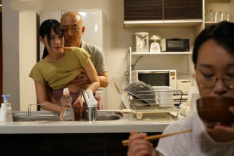 Người chồng trả bài con gái riêng của vợ khi biết bà xã không thể sinh con cho mình