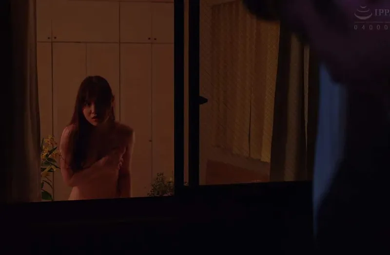Em hotgirl cạnh nhà gã chồng chồng hàng xóm thường xuyên thay đồ ở ngay cửa sổ